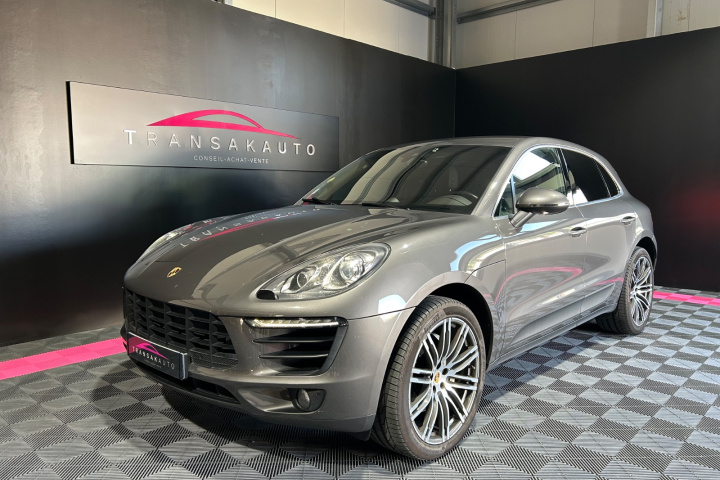 PORSCHE MACAN