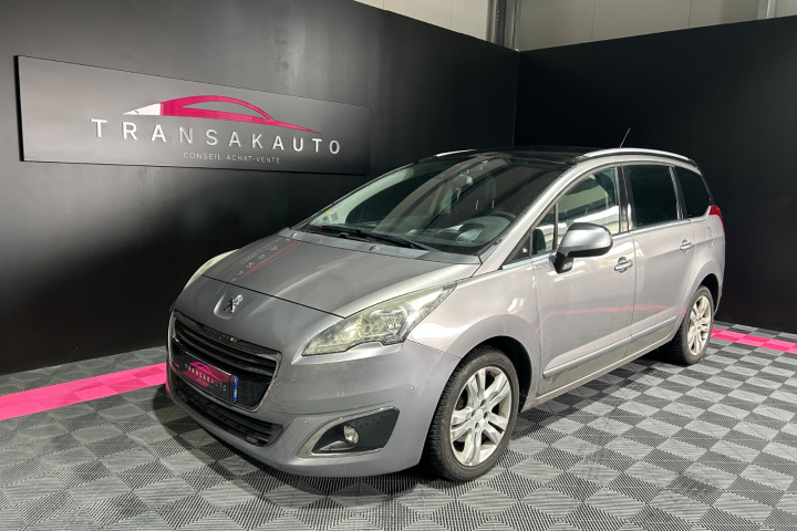 PEUGEOT 5008